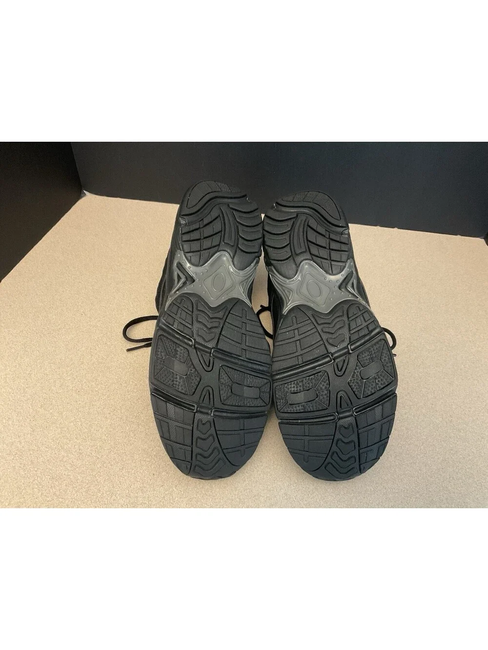 New! Womens Vionic 23WALK Black/Silver Athletic Walking Shoes. Size 8.5. Nice!!!